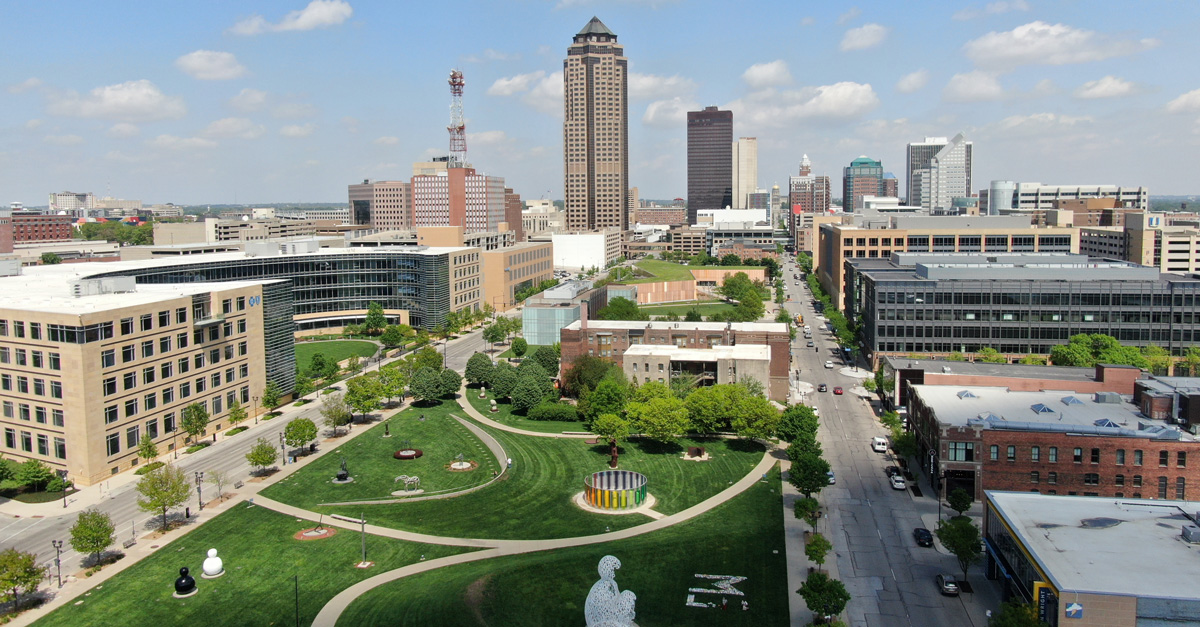 Downtown Des Moines, Iowa | Summer Staycation Things To Do