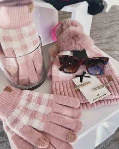 Cozy items at Leona Ruby